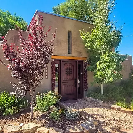 Rustic Adobe-style W/ Hot Tub In Santa Fe