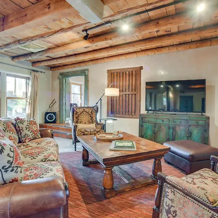 Rustic Adobe-style W/ Hot Tub In