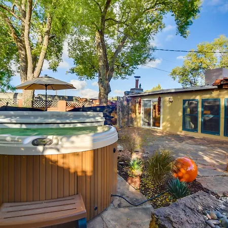 Rustic Adobe-style W/ Hot Tub In Holiday home