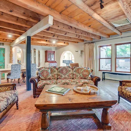 Holiday home Rustic Adobe-style W/ Hot Tub In