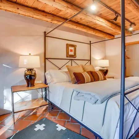 Holiday home Rustic Adobe-style W/ Hot Tub In Santa Fe