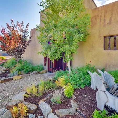 Holiday home Rustic Adobe-style W/ Hot Tub In Santa Fe