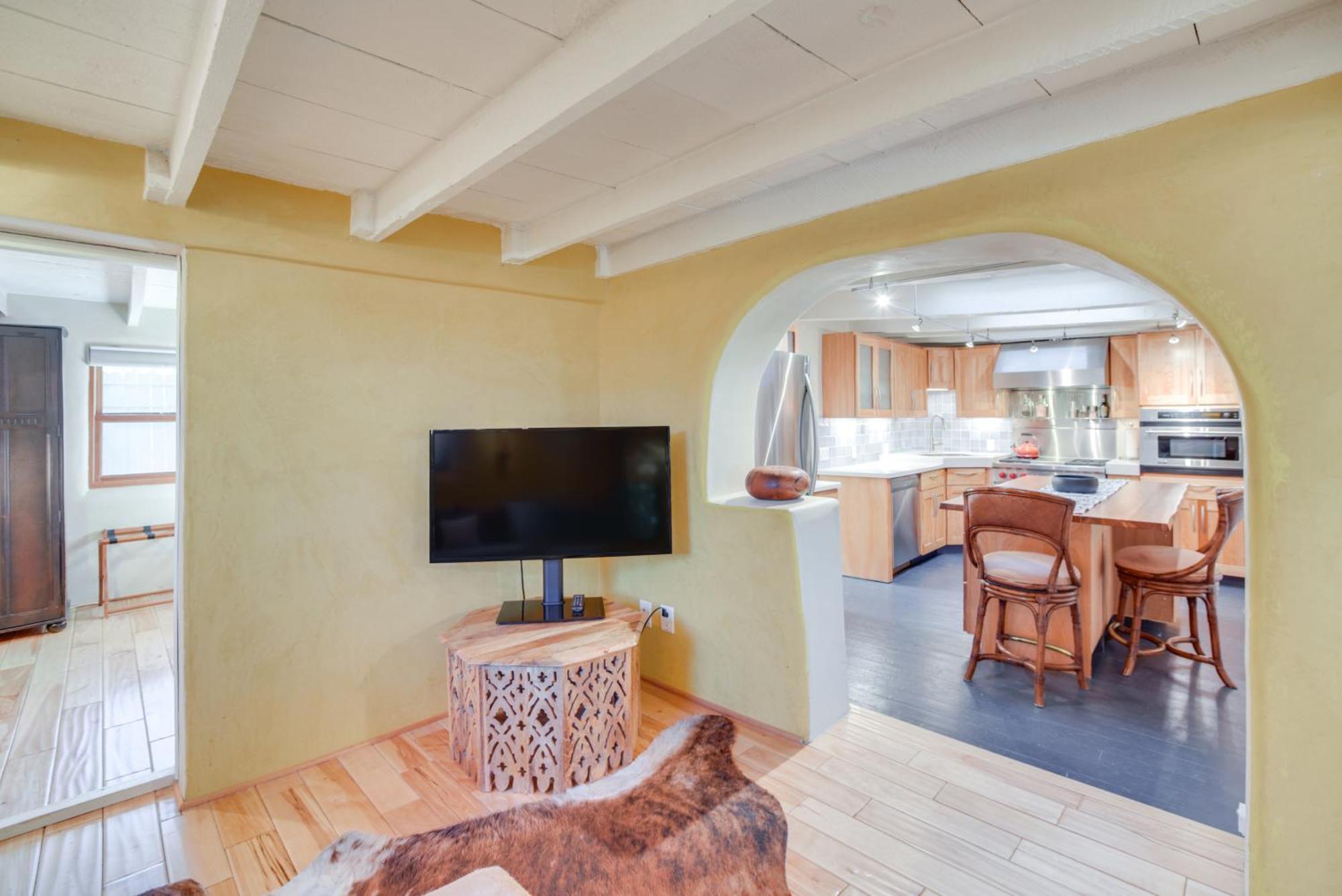 Holiday home Rustic Adobe-style With Hot Tub In