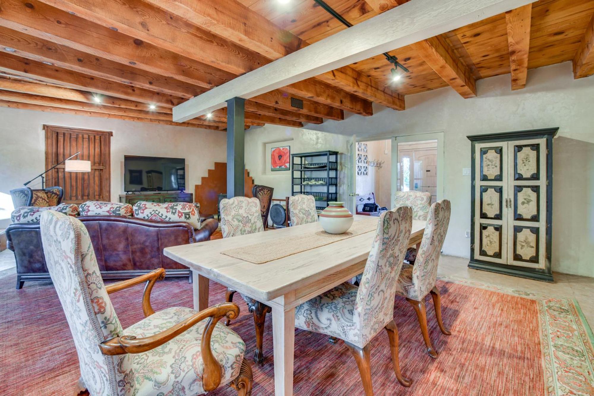 Rustic Adobe-style With Hot Tub In Santa Fe