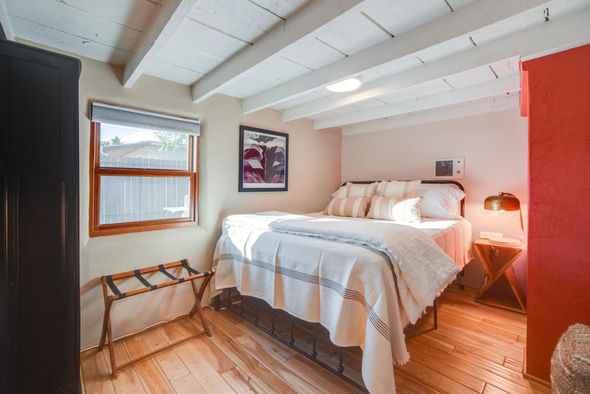 Rustic Adobe-style With Hot Tub In Holiday home