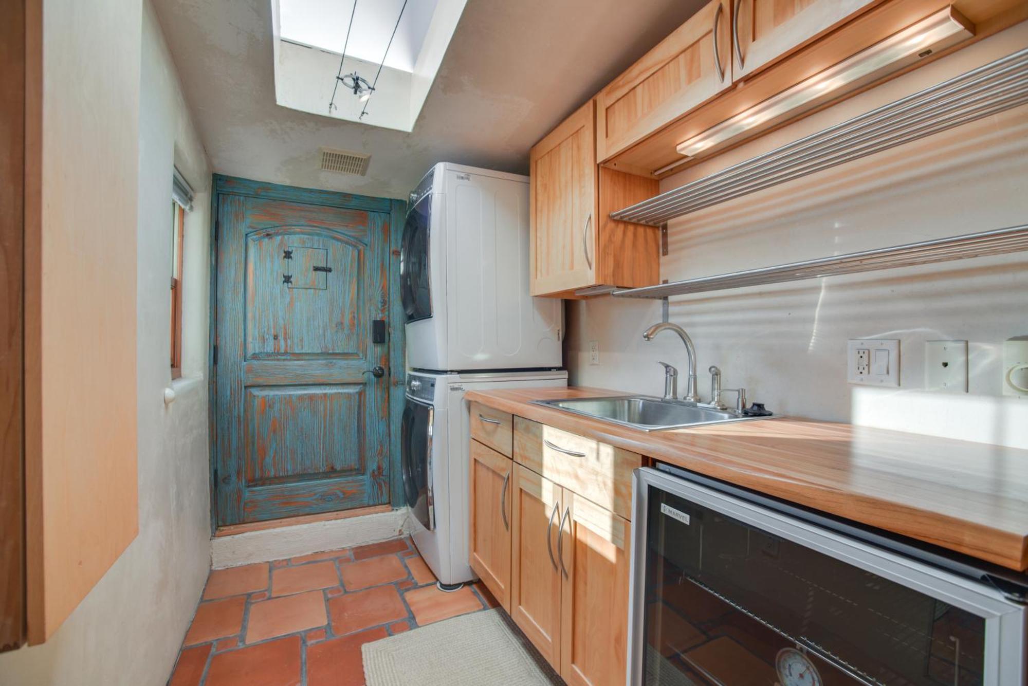 Rustic Adobe-style With Hot Tub In