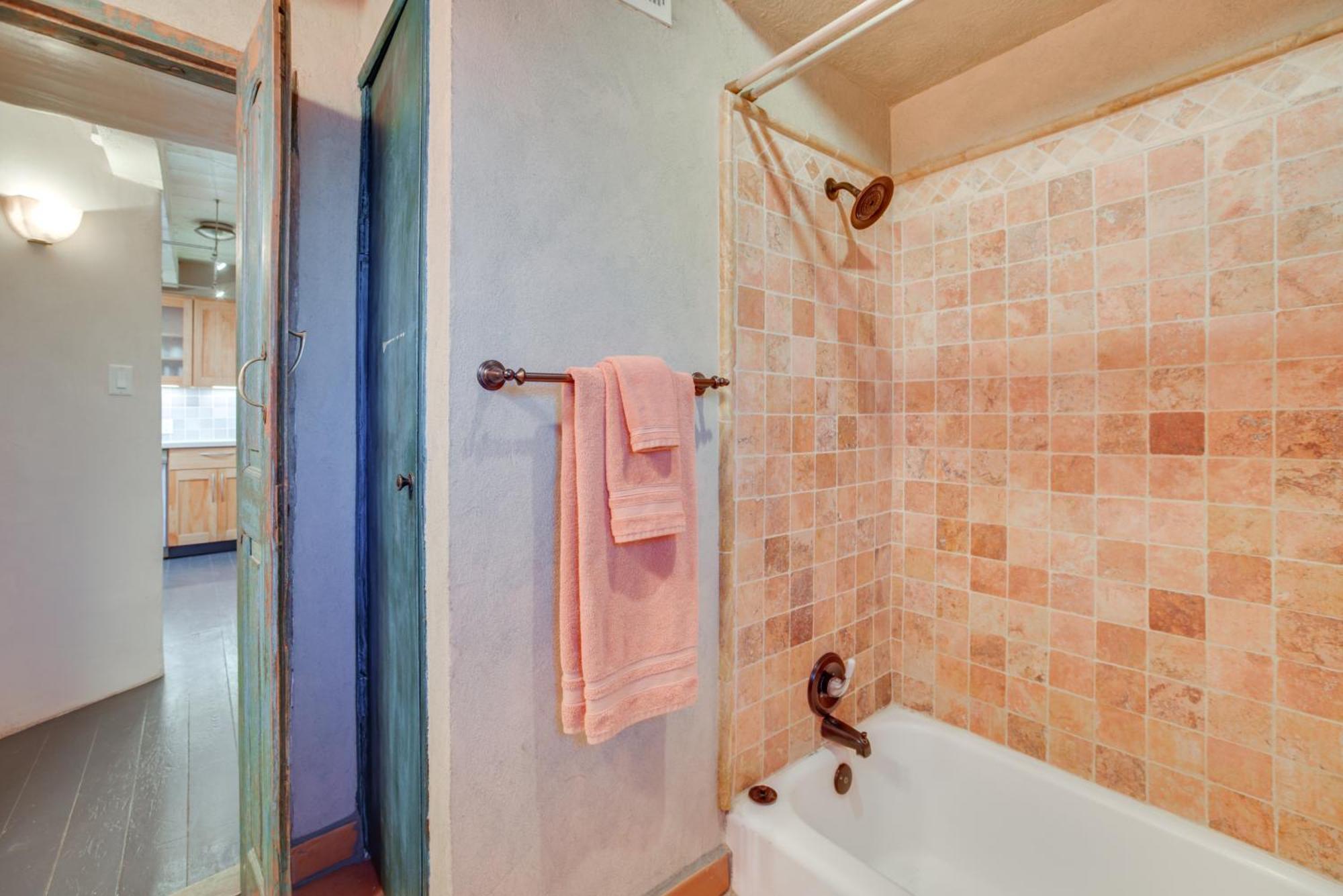 Rustic Adobe-style With Hot Tub In Santa Fe